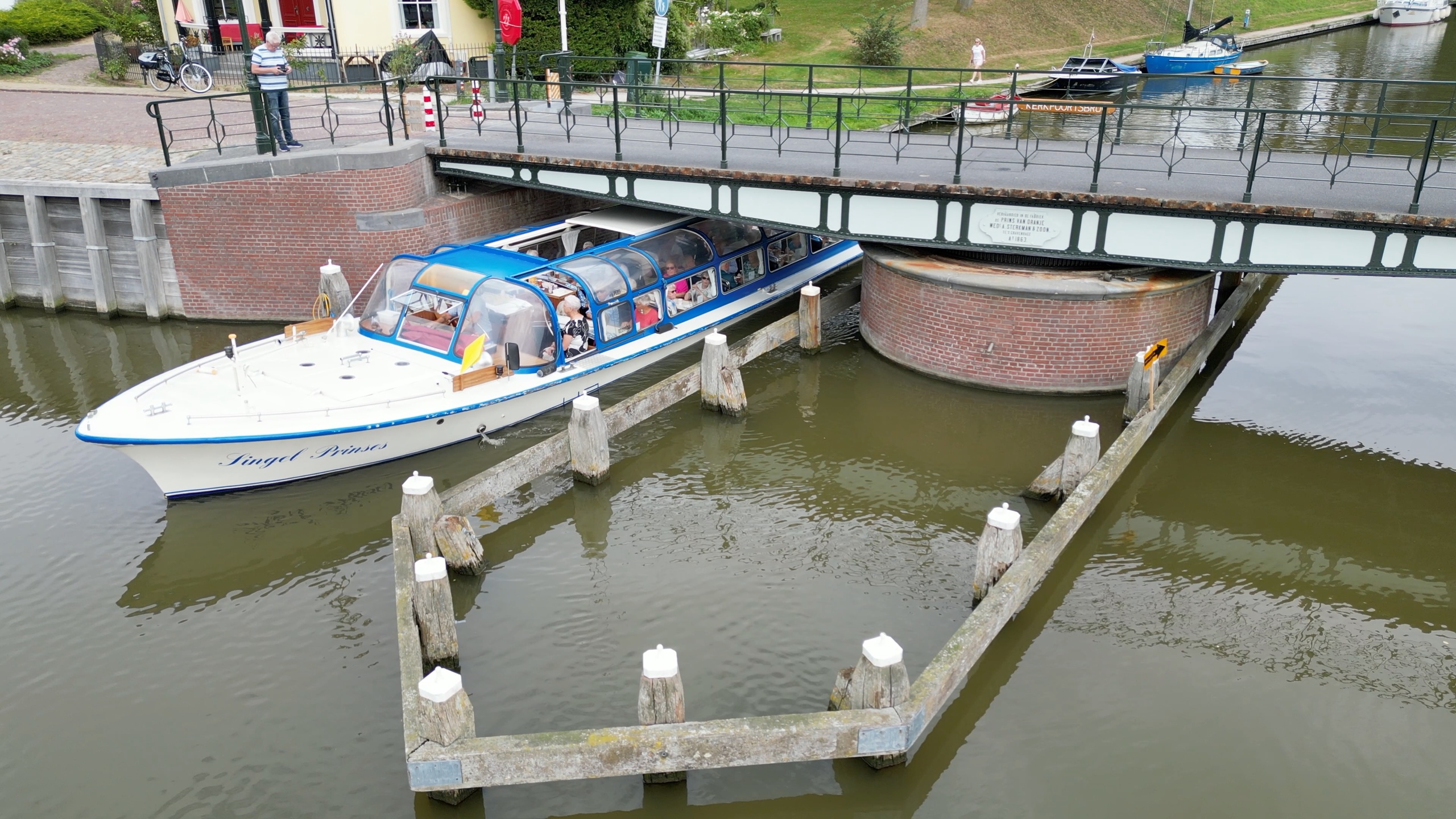 Foto 1 van 5