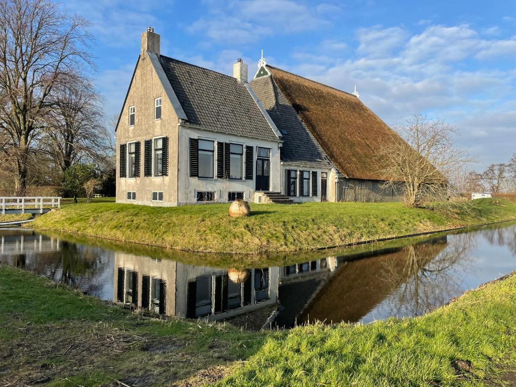 Foto 1 van 10