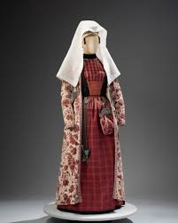 Demonstratie Hindelooper streekdracht in Museum Hindeloopen