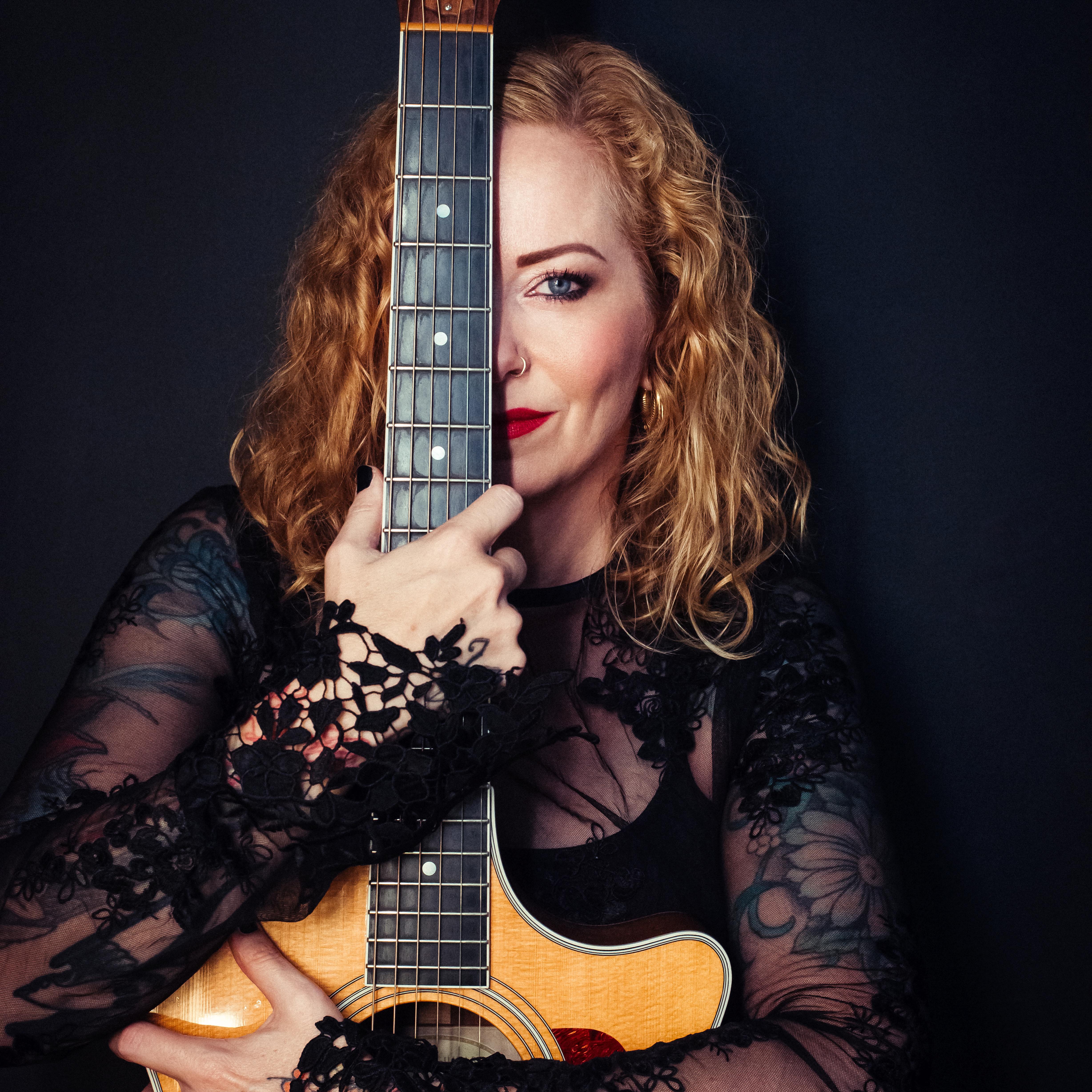 Anneke van Giersbergen met The Irish Roadtrip