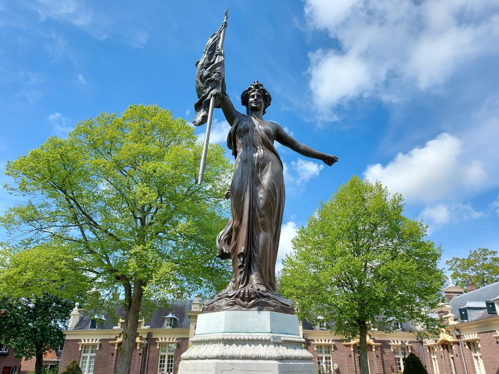 standbeeld-de-nymph-op-het-asylplein-brielle-voorne-putten
