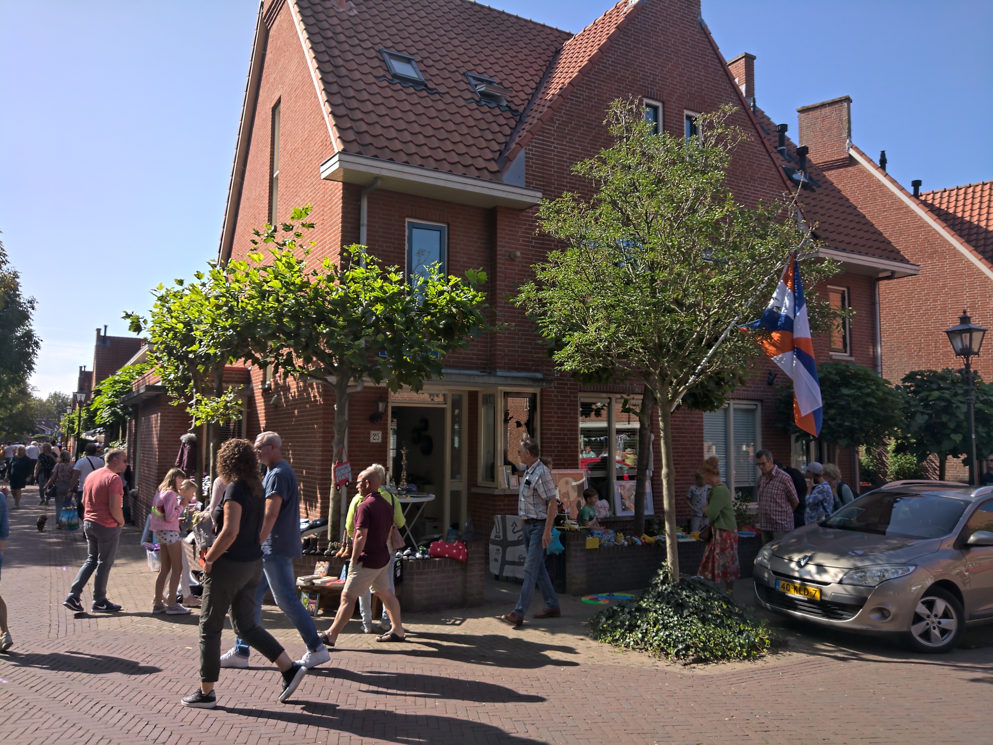 voortuinrommelmarkt-brielle-voorneaanzee