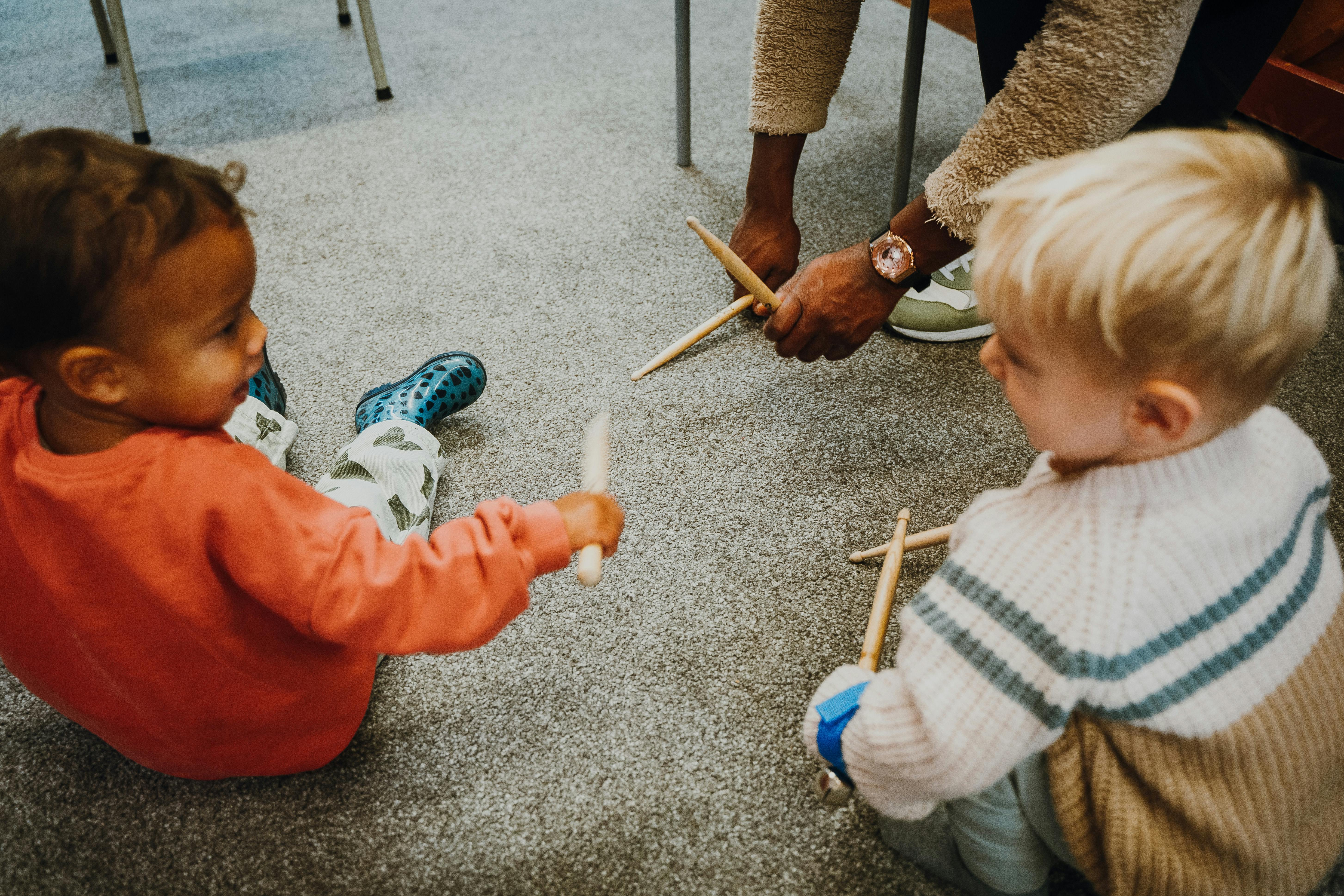 Peuters kunnen samen met hun (groot)ouders meedoen met muzieklessen bij Muziekschool Zeeland