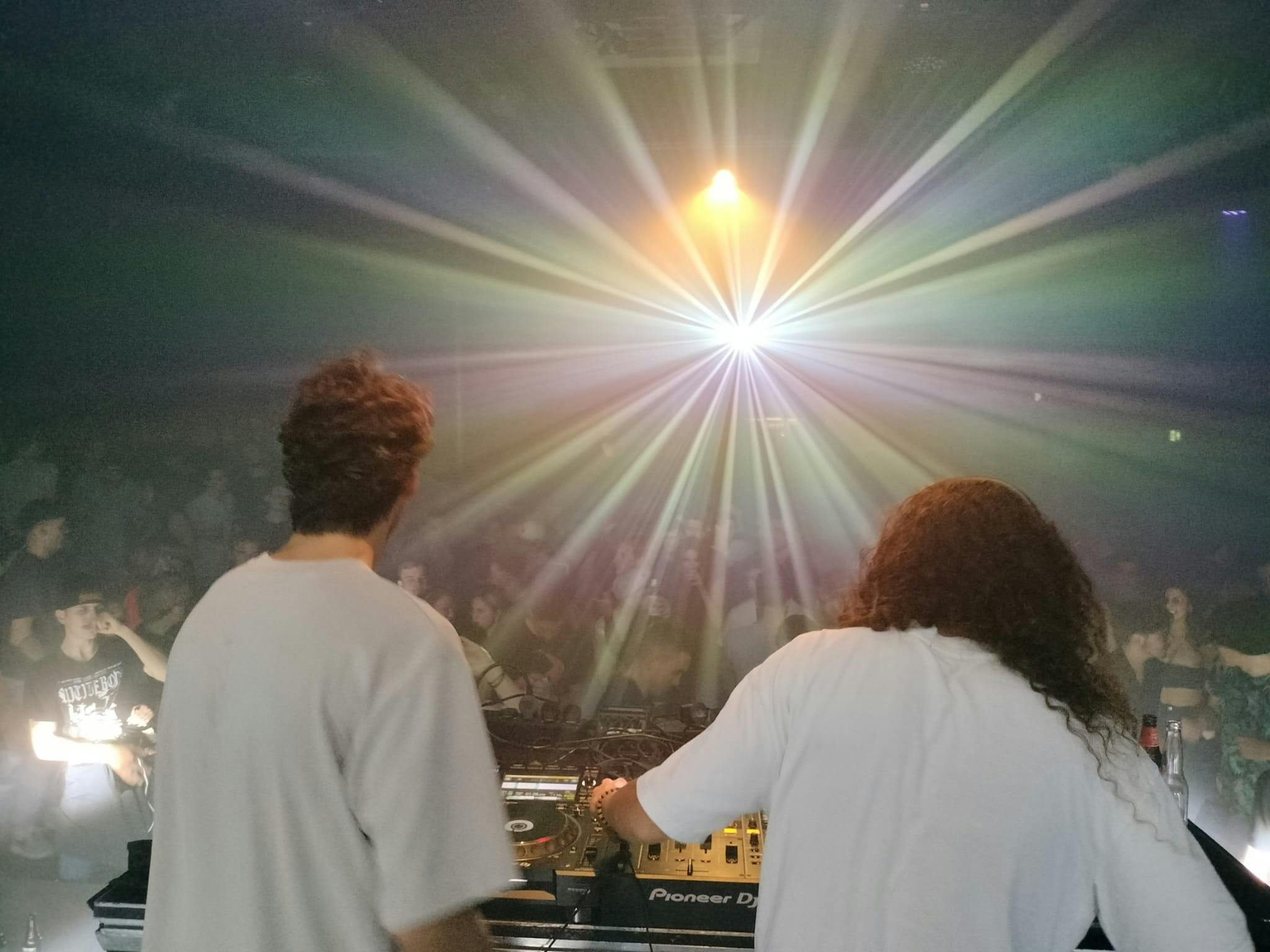 Drum 'n bass in your face