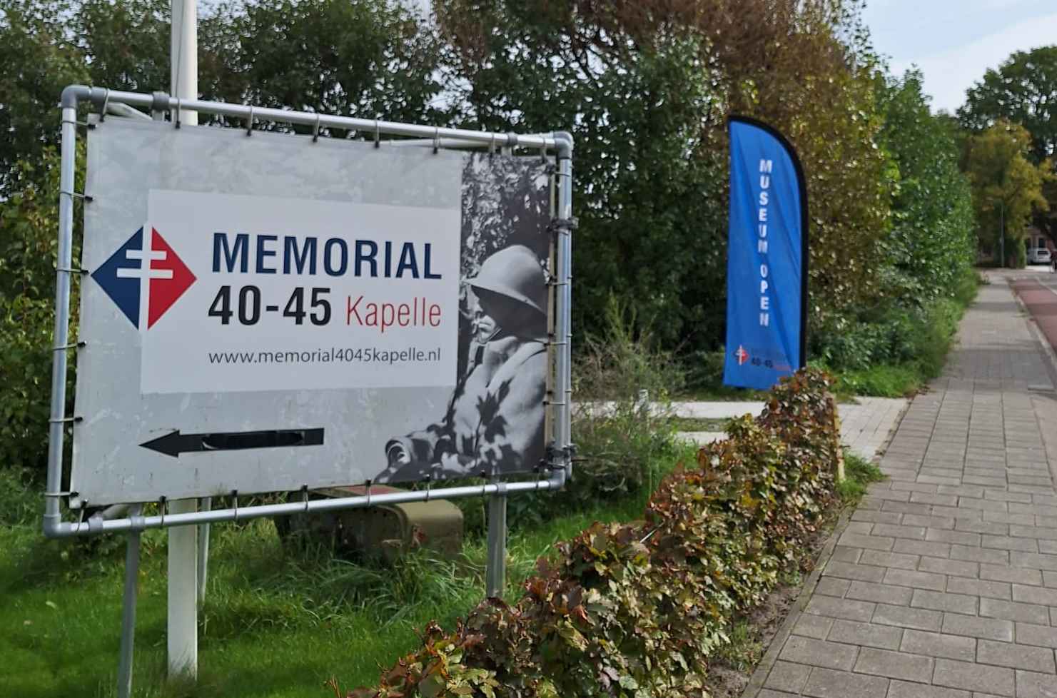 Entree van Memorial 40-45 Kapelle