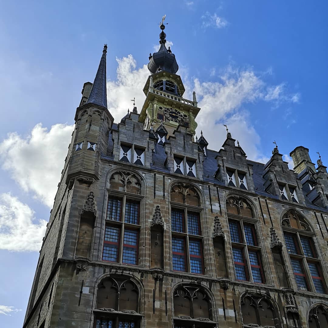 Stadhuis met toren