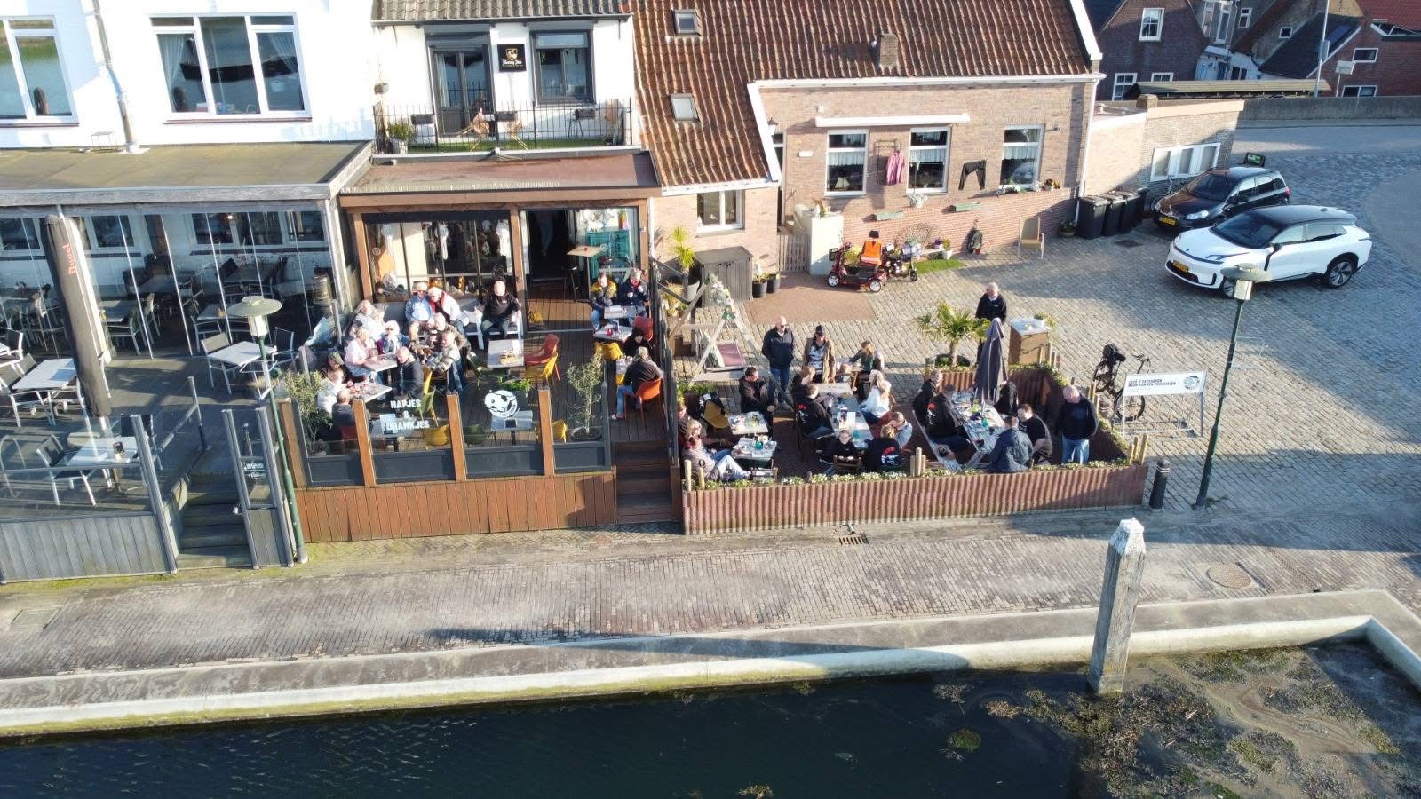 Terras met onze gasten
