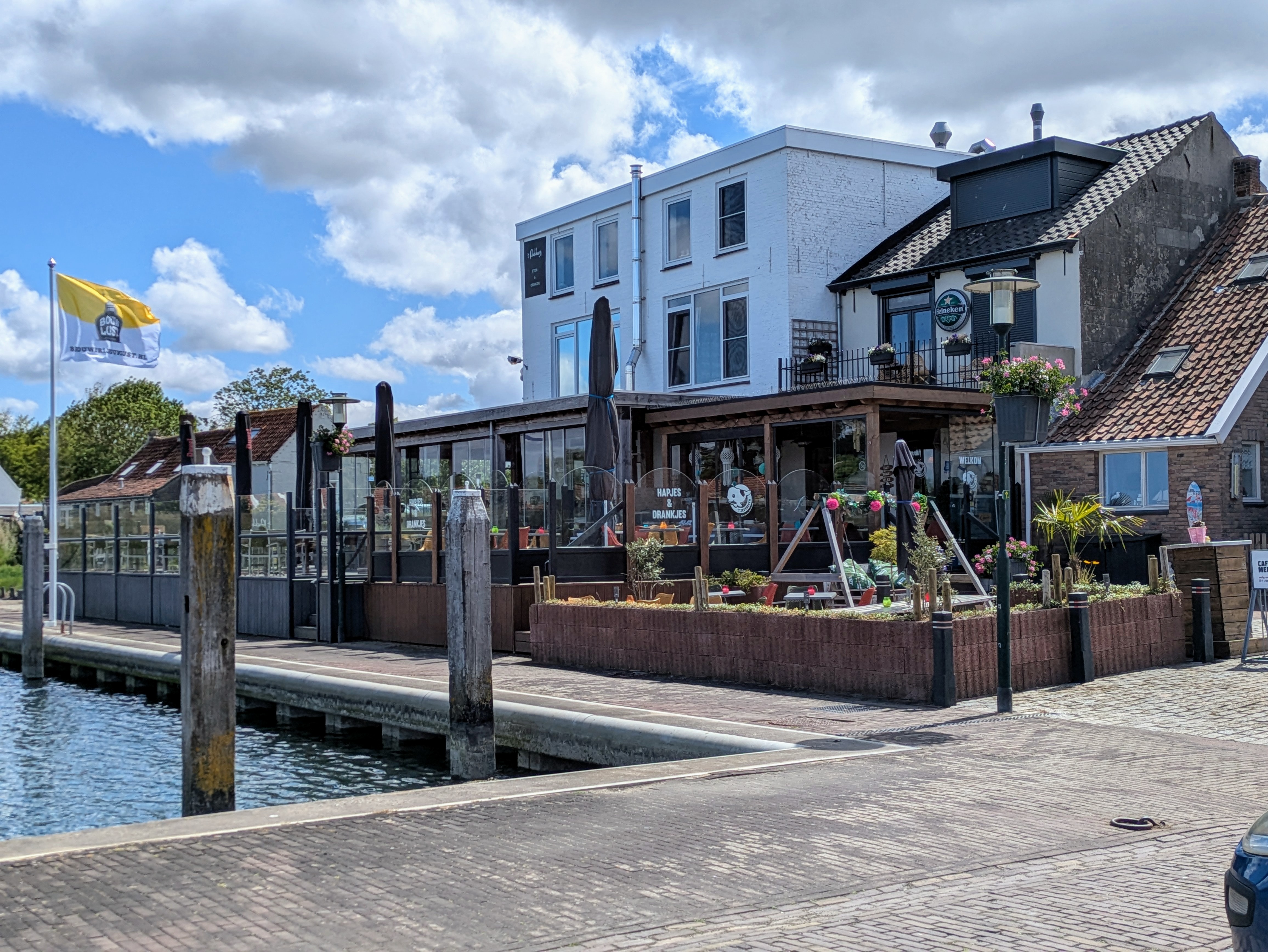 Ons eetcafé vanaf de haven
