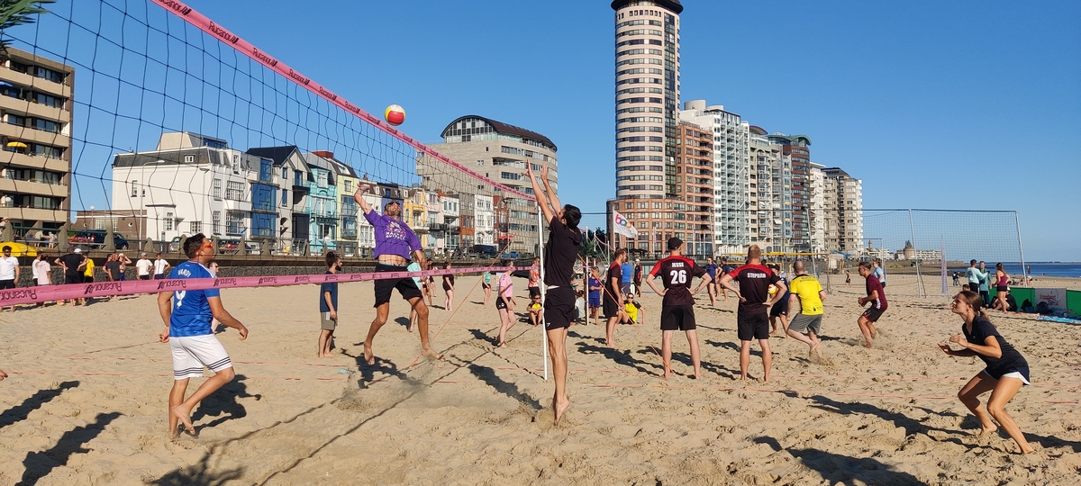 Zomeravond Beachvolleybal Toernooi, powered by Badkoerier