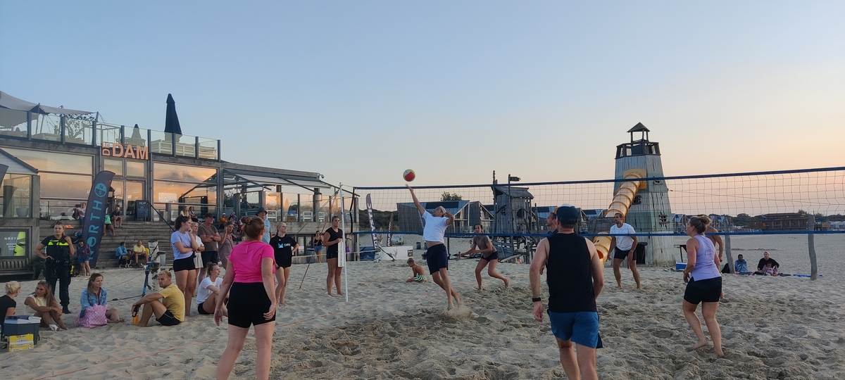 Zomeravond Beachvolleybal Toernooi, powered by Badkoerier