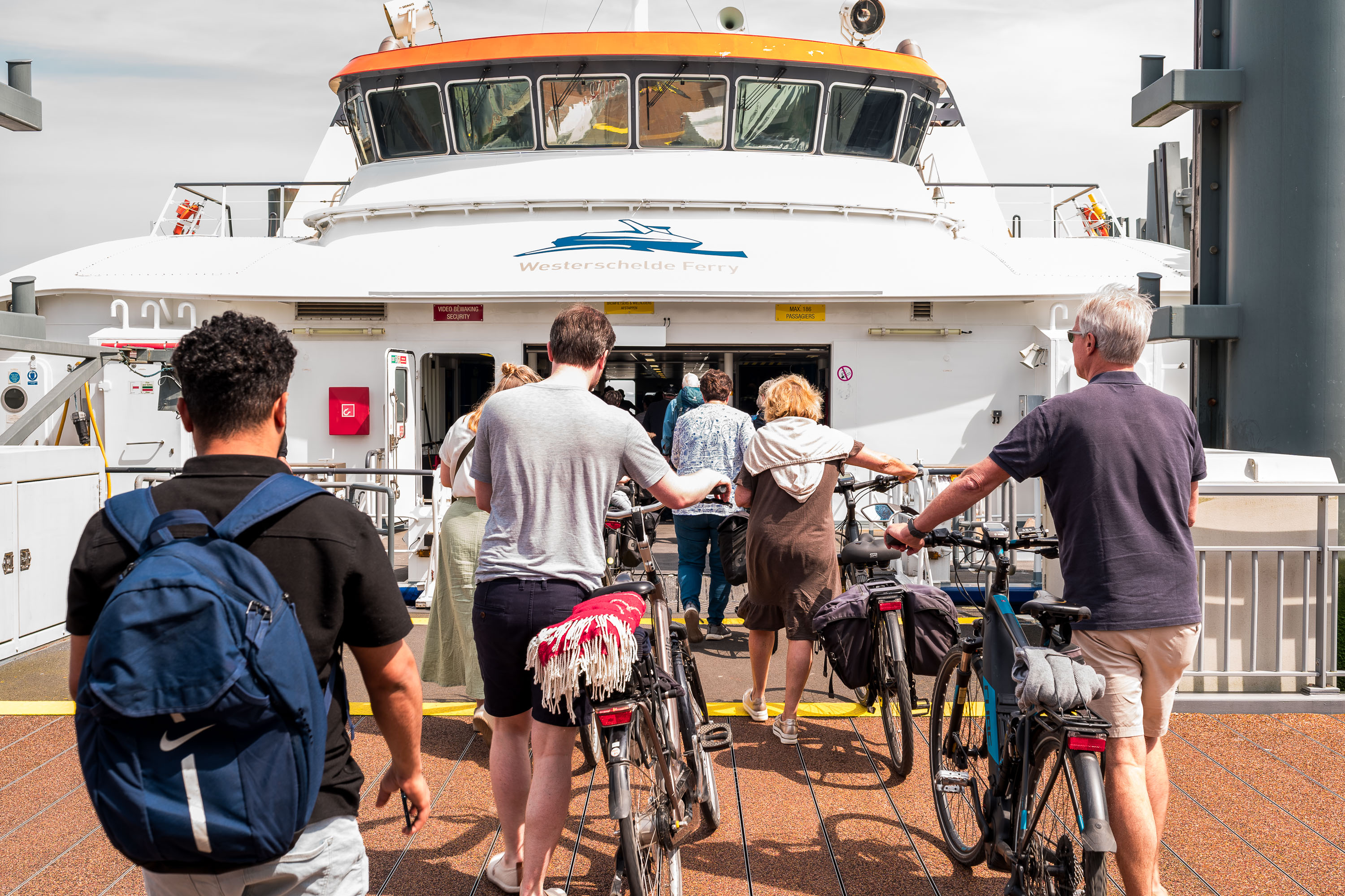 Passagiers gaan aan boord