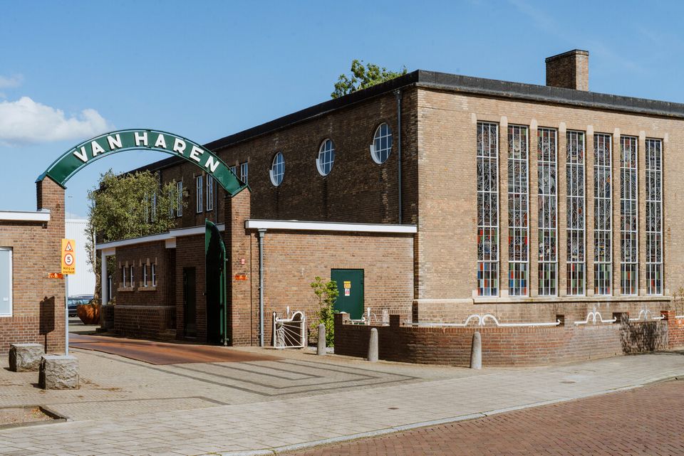 De oude van Haren schoenfabriek in Waalwijk.