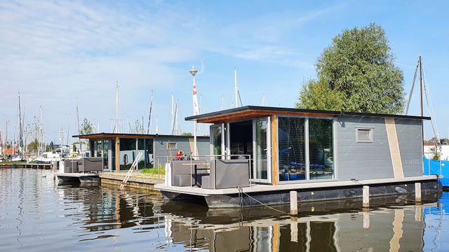 Overnachten in een houseboat van Hoora Watersport.