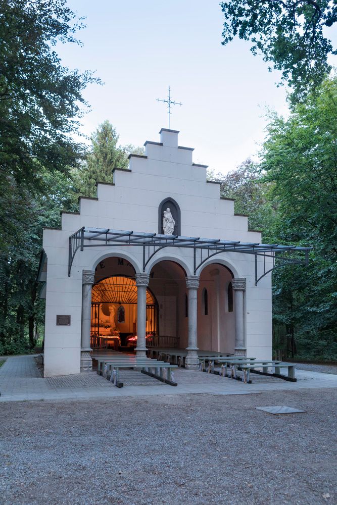 Voorgevel van de kapel van de Heilige Eik