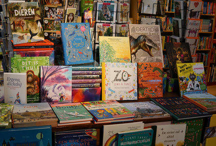Diverse boeken in de boekhandel Silvester Kinder- en Jeugdboeken in de Dorpsstraat in Zoetermeer.