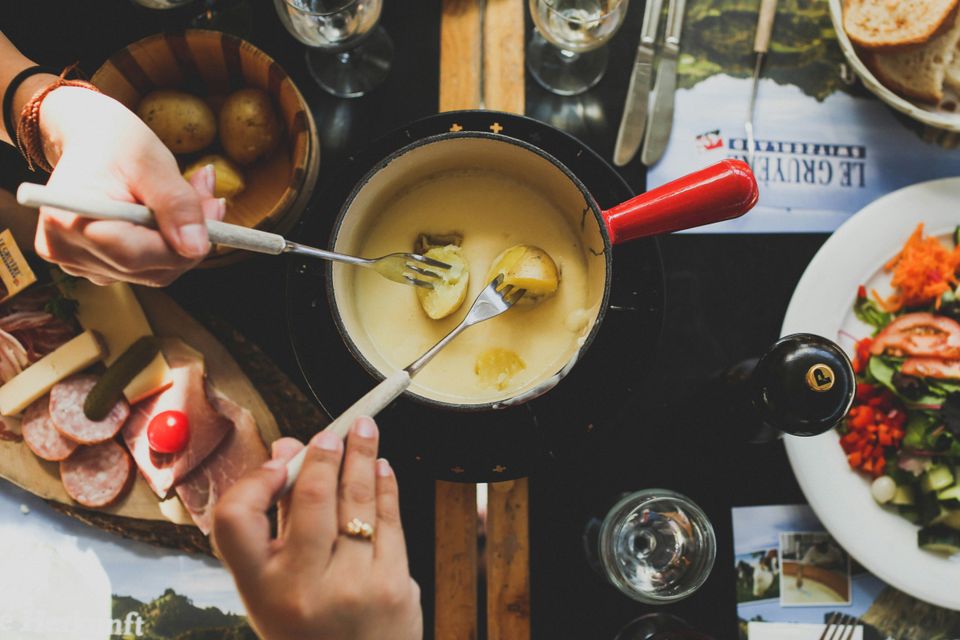 Photo by angela pham on Unsplash : kaas fondue