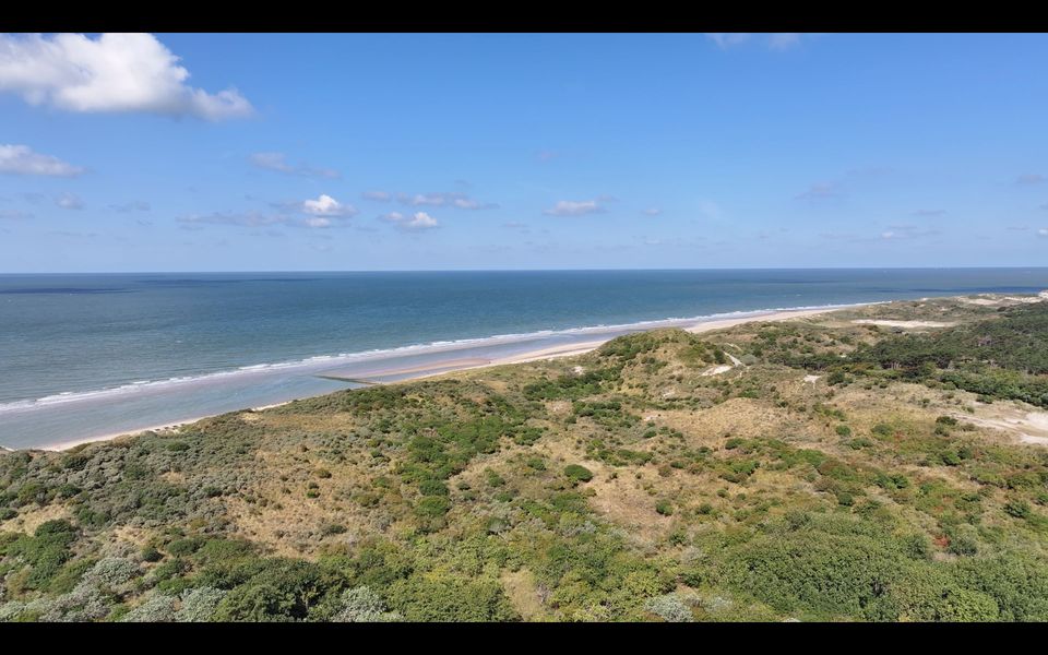 Dronefoto van Boswachterij Westerschouwen en het strand