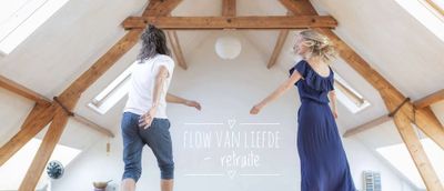 twee vrouwen op een zolderruimte