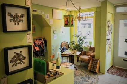 Binnen bij Kunsthuis DEIK in Delft