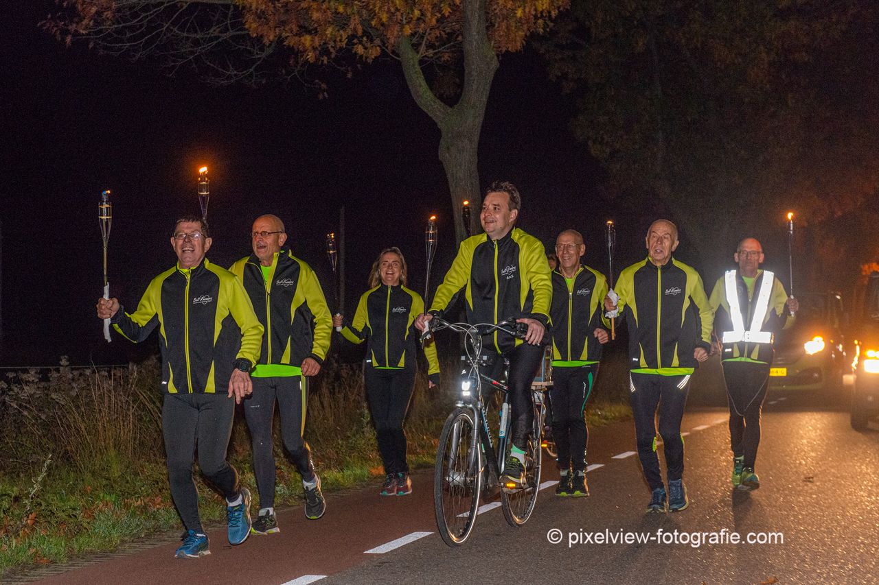 de Balirunners brengen het bevrijdingsvuur naar Oirschot