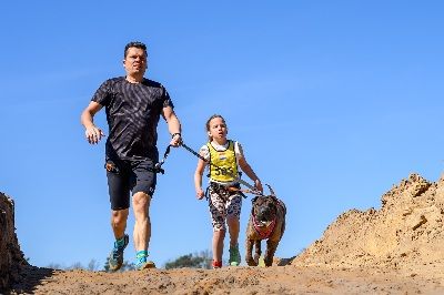 De 3e foto is de kidsrun. Hierbij gaat een begeleider mee met het kind.