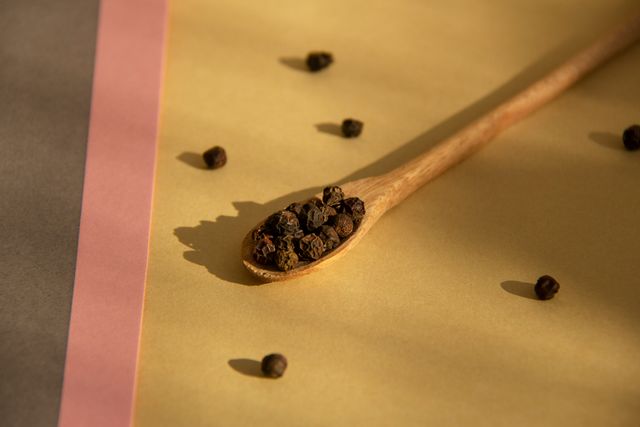 houten lepel met cacao