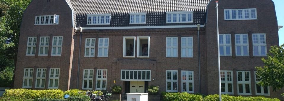 Buitenzijde van de Vermeerschool an d