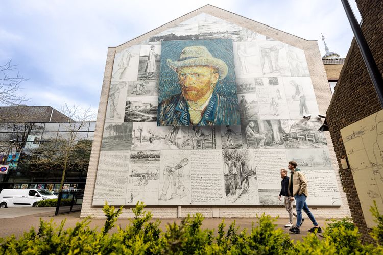 Van Gogh mural kerk Etten-Leur