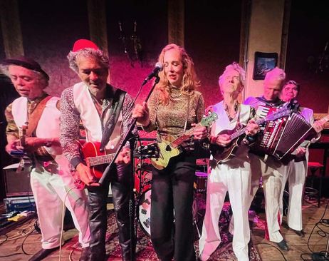 Madua Theater: Droomland XXL met Hot Eddy and de Blue Mondays