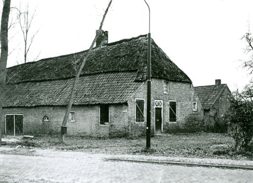 Zie Het steenen huijs met gebinte, stal ende schuren, geschreven door Wilbert Steenbakkers, pag. 124-130. Uit: collectie Kèk Liemt