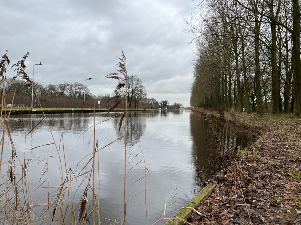 Feest aan het kanaal