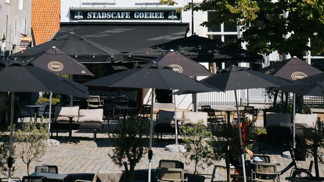 Stadscafe Goeree met terras aan de haven