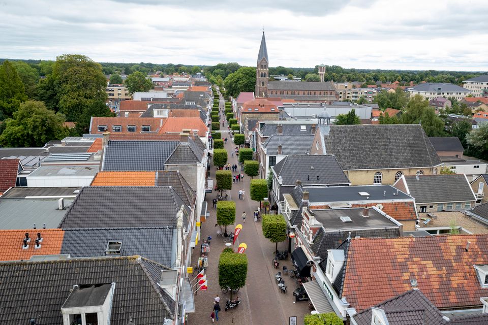 De winkelstraat in Joure, de Midstraat.