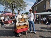 Draaiorgeltje met markt Eibertjesdag