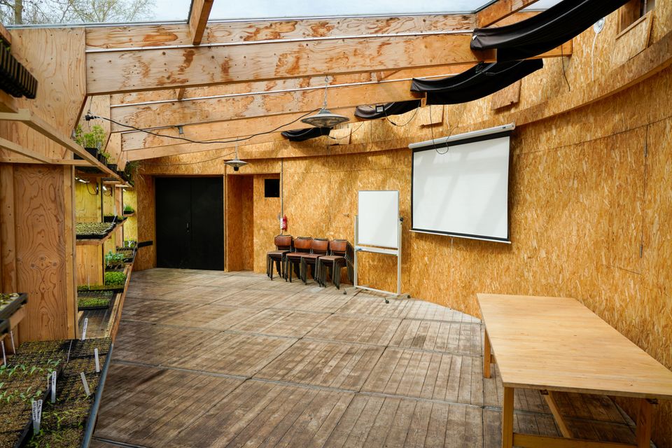 De Utopia Bijeenkomstkas, ook te huur voor uw bijeenkomst