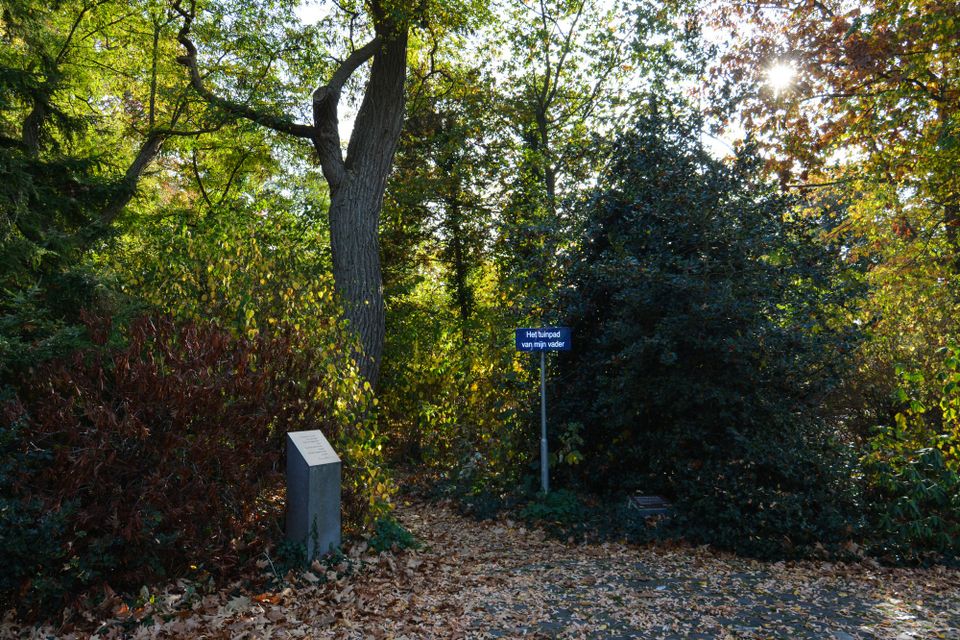 Garden path with plaque next to De Wieger Deurne