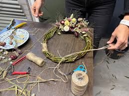 droogbloemenkrans maken voor kerstmis