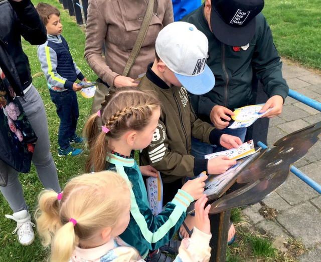 Kinderen tijdens de Olifaantentocht in Raamsdonksveer