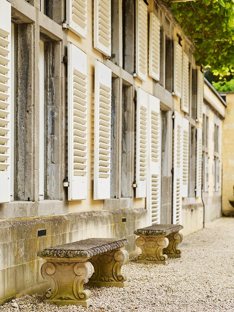 kasteel Andre Rieu binnenplaats bankjes