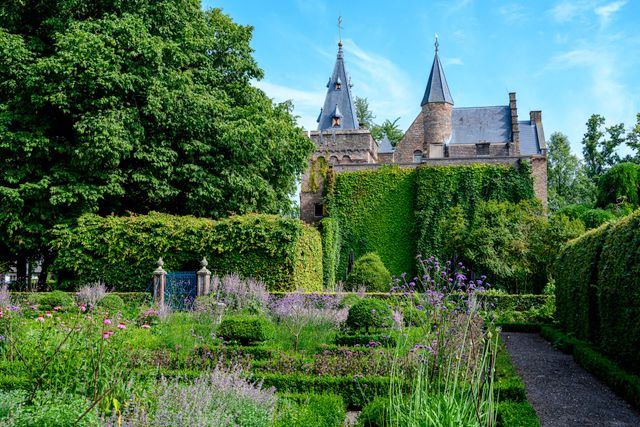 Kasteel-Museum Sypesteyn vanaf de slottuin