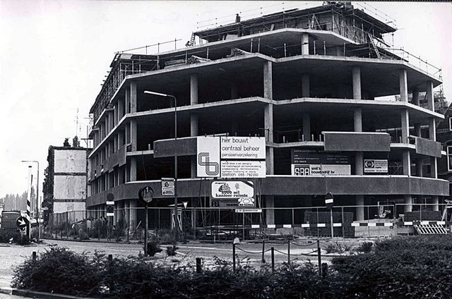 Op de plek waar de Leonarduskerk stond werd later een kantoorpand gebouwd