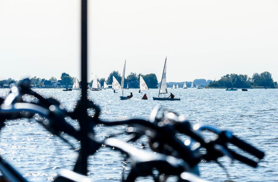 Uitzicht vanaf de Fietsboot op de Loosdrechtse Plassen