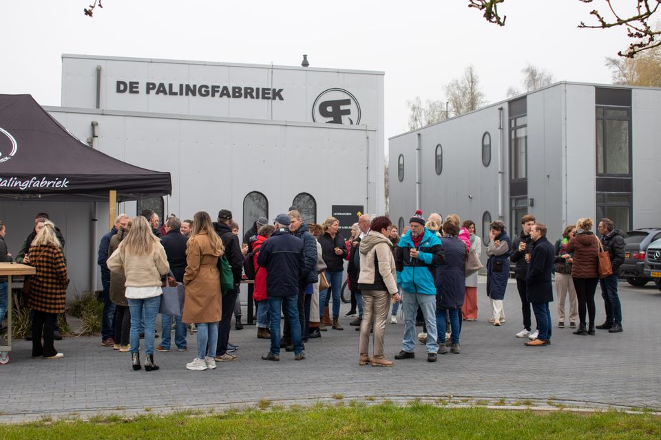 Aankomst bij de palingfabriek bussafari 2023