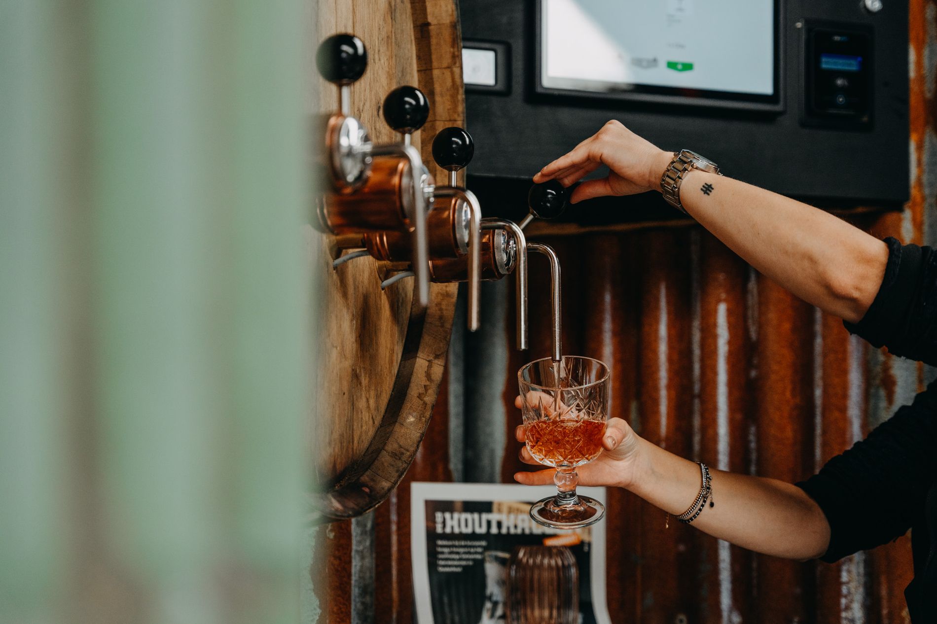 Zelf je wijntje tappen bij de Houthallen