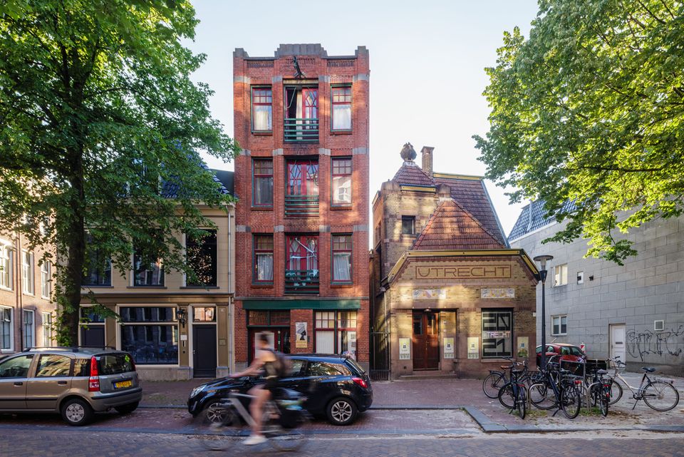 Het pandje uit 1904 aan de Tweebaksmarkt...