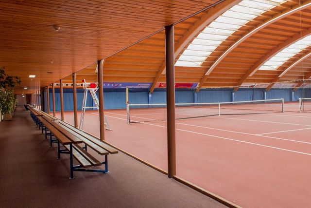 Dekker Sport Warmond - indoor en outdoor tennis, squash en padel