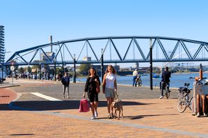 Wandelen Nijmegen waalkade centrum