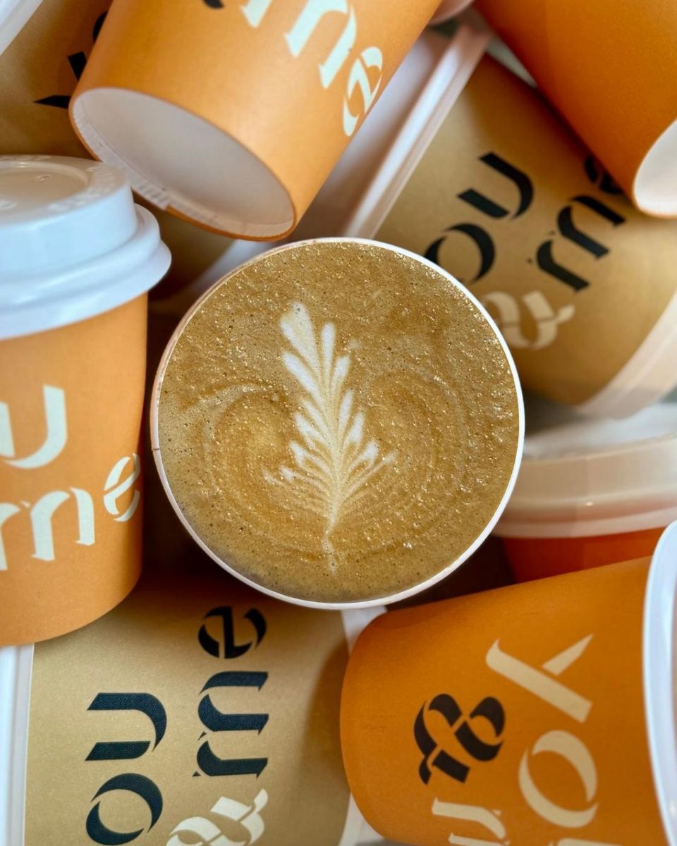 You & Me koffie in verschillende bekers