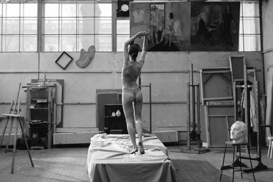Luna Nguyen Atelier life model drawing session