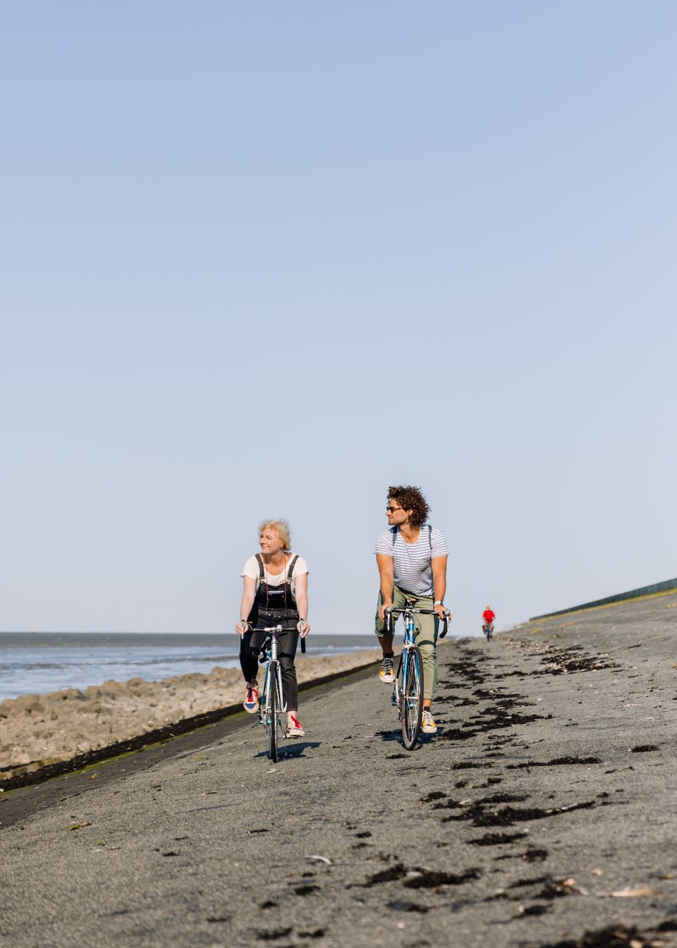 Fietsen op de dijk